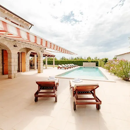 Begonia Mit Privatem Saltwater Pool Višnjan