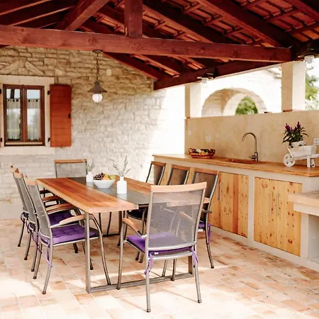 Begonia Mit Privatem Saltwater Pool Višnjan