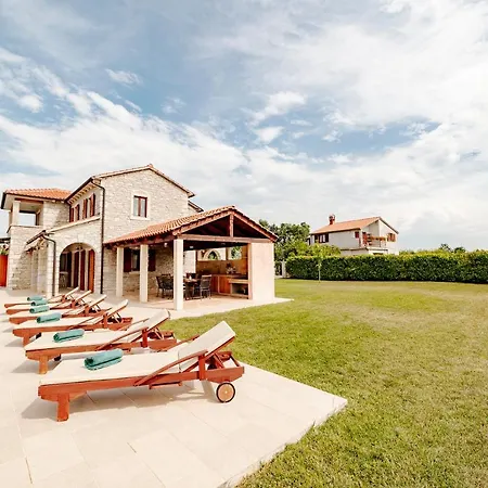 Begonia Mit Privatem Saltwater Pool * Višnjan